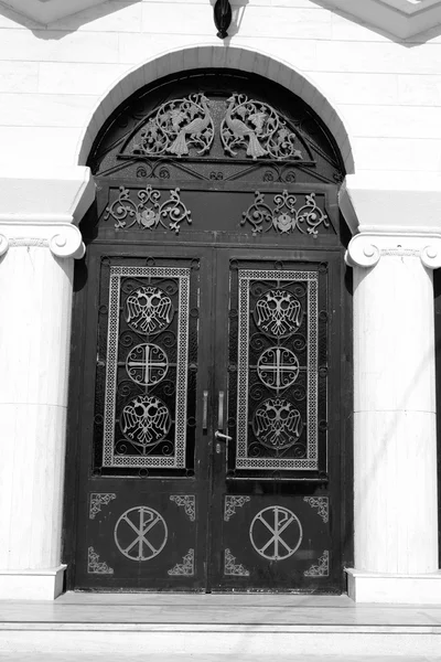 Fragment der Tür der orthodoxen Kirche. — Stockfoto