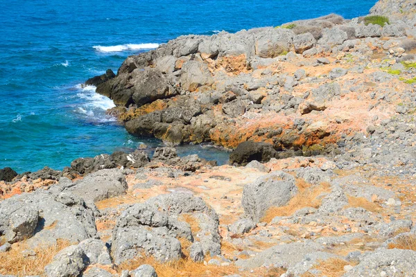 Stenar på kusten av Egeiska havet. — Stockfoto