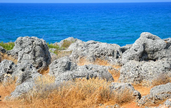 Rocks on the coast of Aegean Sea. — Stock Photo, Image