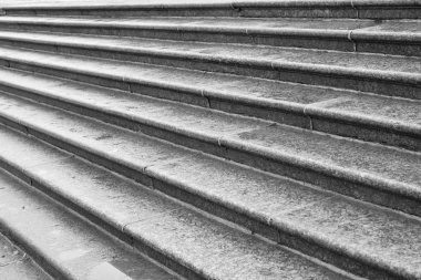 Taş granit adımları.