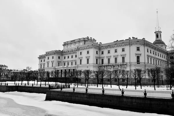 Το κάστρο Mikhailovsky που βρίσκεται (μηχανικοί κάστρο ). — Φωτογραφία Αρχείου