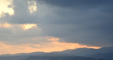 gün batımında bulutlar.