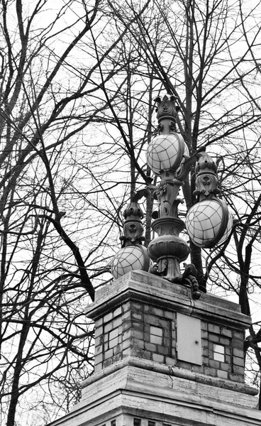 Lanterna na entrada do Jardim Mikhailovsky. — Fotografia de Stock