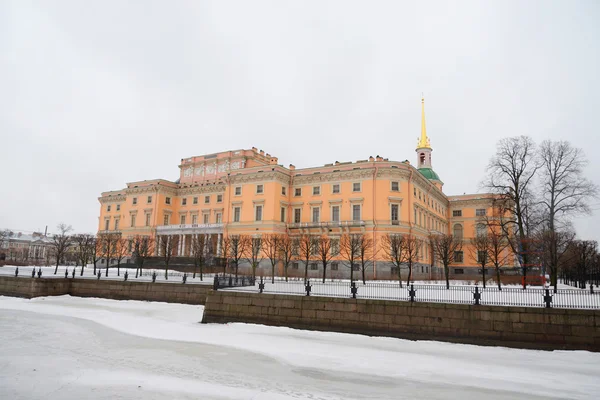 Το κάστρο Mikhailovsky που βρίσκεται (μηχανικοί κάστρο ). — Φωτογραφία Αρχείου