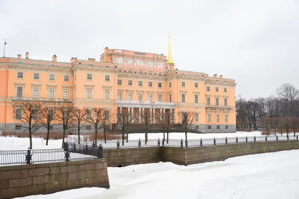 ปราสาท Mikhailovsky ( ปราสาทวิศวกร  ). — ภาพถ่ายสต็อก