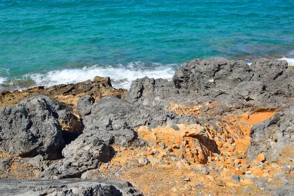 Stenar på kusten av Egeiska havet. — Stockfoto