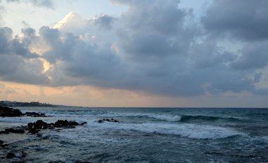 Bulut yaz günbatımı Ege Denizi.