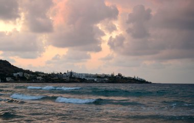 Bulut yaz günbatımı Ege Denizi.