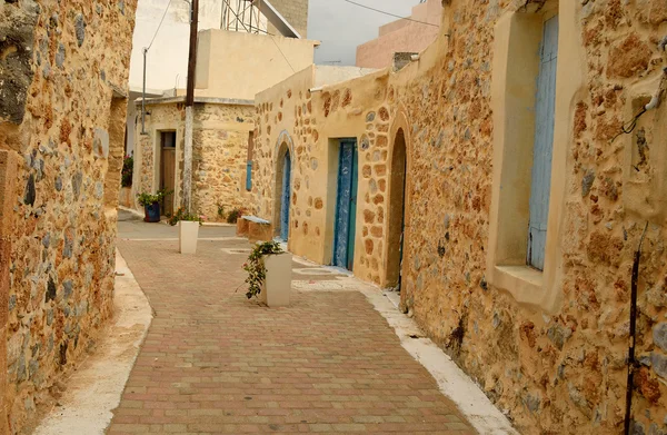 De smalle straat in het oude deel van Malia. — Stockfoto