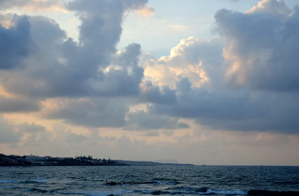 Cloud letní západ slunce na Egejské moře. — Stock fotografie