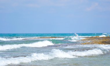 Ege Denizi ve mavi gökyüzü.