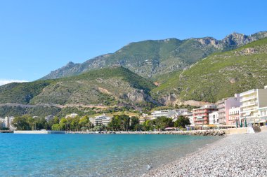 Loutraki ve Mount Geroneya görünümünü.