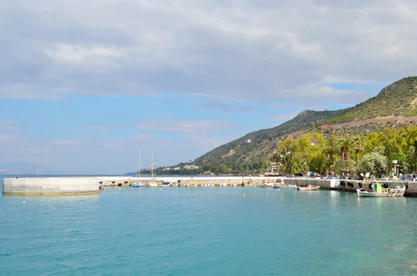 Puerto de Loutraki y Monte Geroneya . —  Fotos de Stock