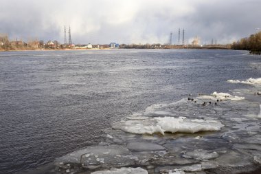 St.Petersburg eteklerinde Neva Nehri'nin kıyısında.