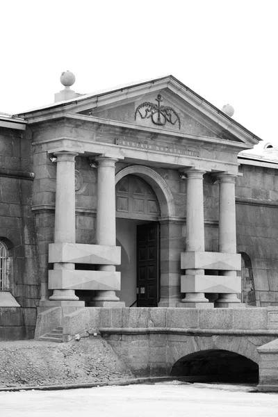 Puertas de Neva de Pedro y Pablo Fortaleza . — Foto de Stock