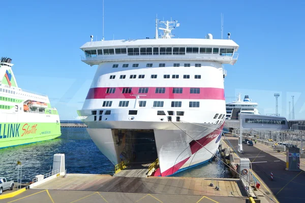 Passagerarfärja i hamnen i Tallinn. — Stockfoto