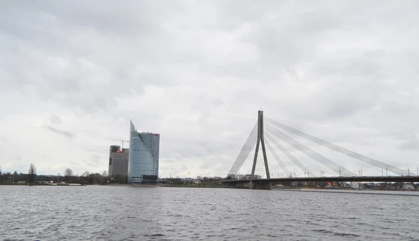 Vista do rio Daugava em Riga . — Fotografia de Stock