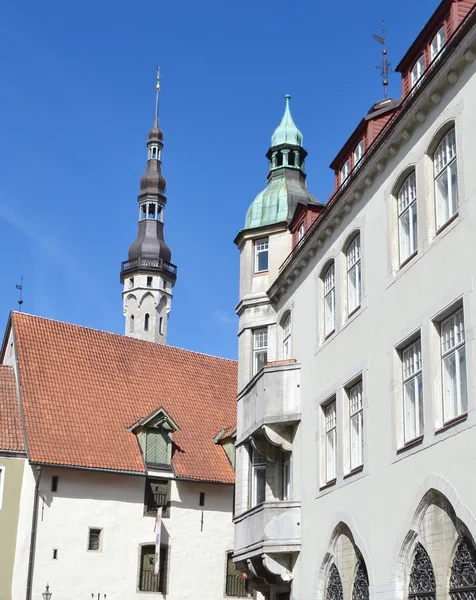 Středověká ulice v Tallinnu. — Stock fotografie