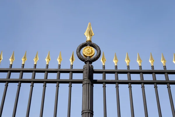 Detail van de omheining van het Russisch Staatsmuseum. — Stockfoto