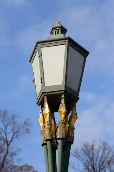 Lampadaire dans l'ancien style . — Photo