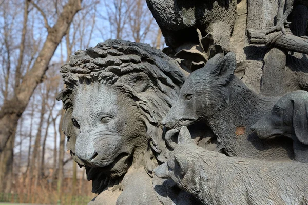 Fragment of monument to Ivan Krylov. — Stock Photo, Image