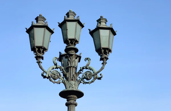 Lampadaire dans l'ancien style . — Photo