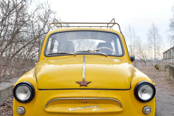ЗАЗ-965 Запорожец - советский малогабаритный автомобиль 1960-х годов выпуска . — стоковое фото