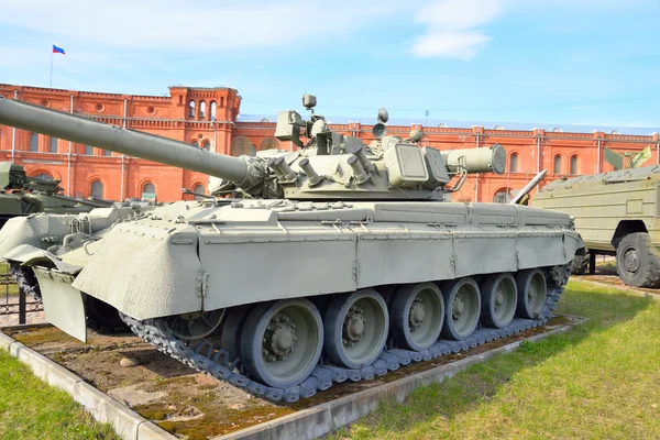 Ryska tank T-80 i militär Artillerimuseet. — Stockfoto