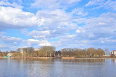Görünüm Izhora nehir Kolpino Merkezi Town.