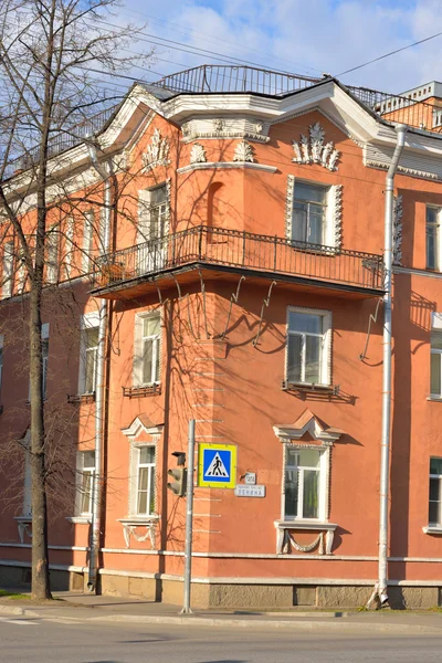 El edificio al estilo de Stalin en Kolpino . — Foto de Stock