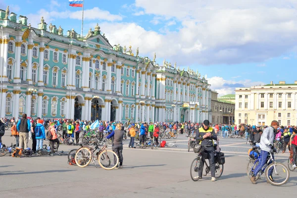 Finish cycling on Palace Square of St.Petersburg. — Stock Photo, Image