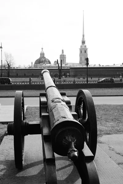 Cañón viejo, San Petersburgo . —  Fotos de Stock