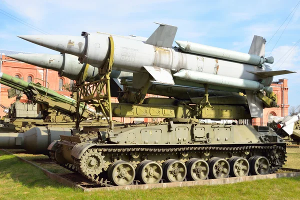 Launcher 2P24 with two rockets 3M8 of missile complex 9K11 Krug in Military Artillery Museum. — Stock Photo, Image