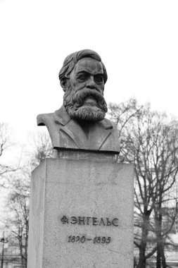 heykeli friedrich engels, st.petersburg.