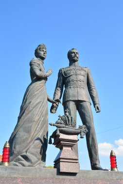 İmparator II ve İmparatoriçe Alexandra Anıtı.