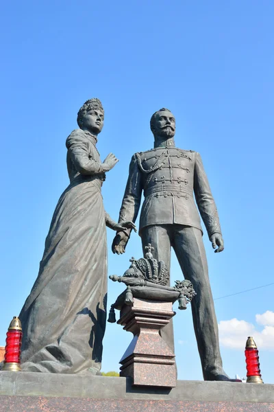İmparator II ve İmparatoriçe Alexandra Anıtı.