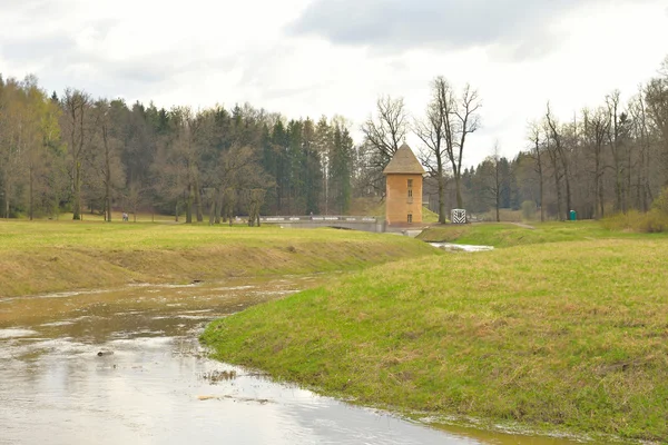 Fluss Slawianka im Frühling. — Stockfoto