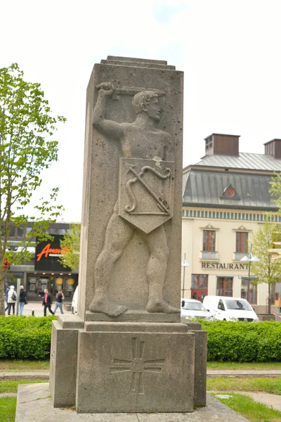 Monument dans le parc dans le centre de Lappeenranta . — Photo