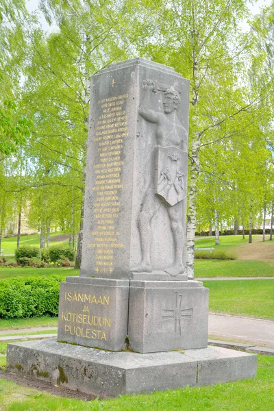 Monumento no parque no centro de Lappeenranta . — Fotografia de Stock