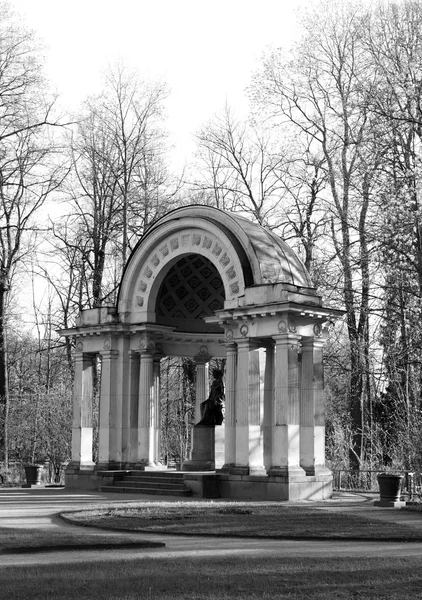 Pavilon Rossi v parku Pavlovsk. — Stock fotografie