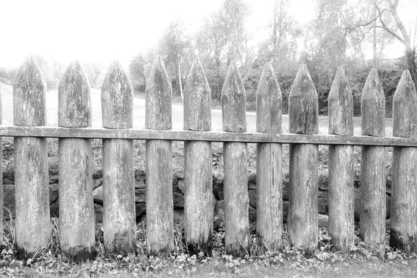 Clôture en bois dans la forteresse de Lappeenranta . — Photo