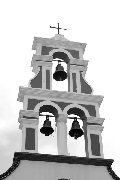 Glockenturm der alten Kirche in Piskopiano. — Stockfoto