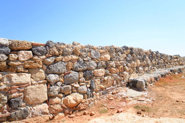 Cerca vieja de rocas de piedra caliza . —  Fotos de Stock