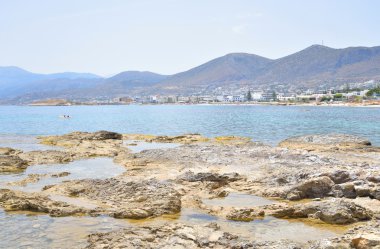 Cretan sahil deniz buzlu.