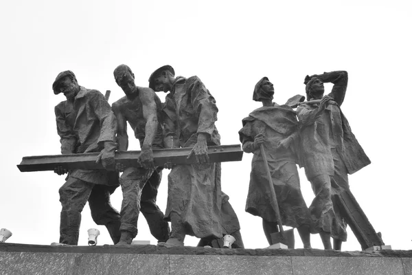 Fragment památník hrdinného obránci Leningradu. — Stock fotografie