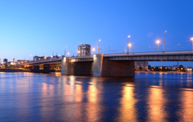 gece Volodarsky Köprüsü.