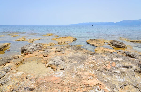 Cretan sahil deniz buzlu.