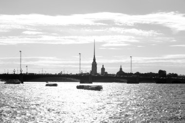 Nehir Neva ve Peter-Paul Fortress Kalesi.