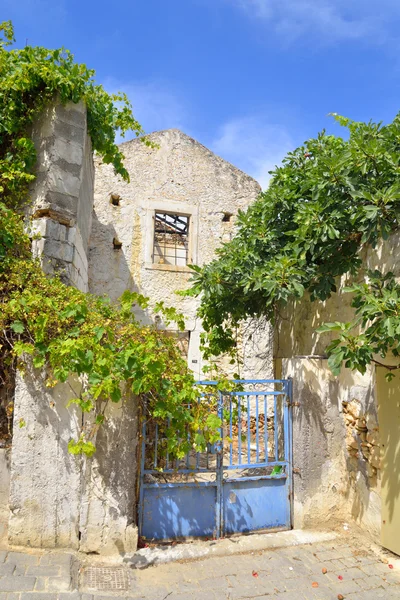 Verlassene Gebäude in hersonissos. — Stockfoto