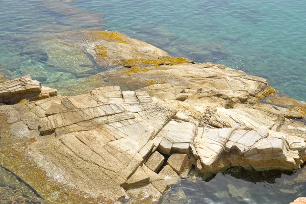 Stenar på kusten av kretensiska havet. — Stockfoto